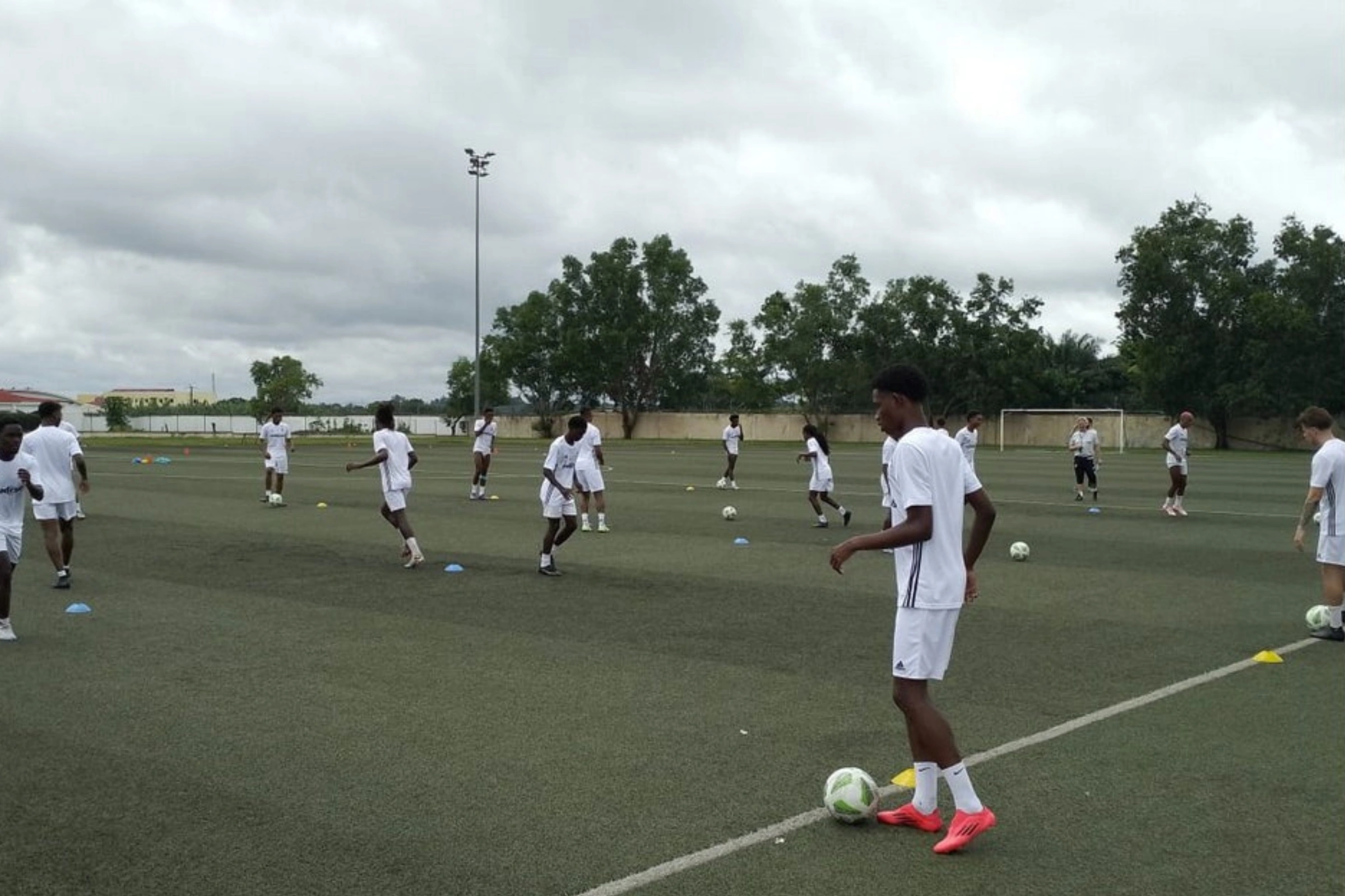 Les Pirates des Seychelles lors de leur première séance d’entraînement à Mbaya.