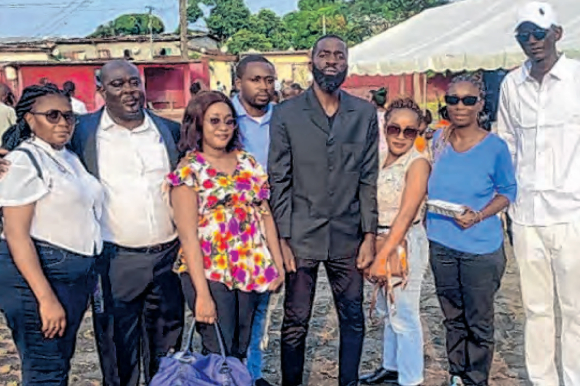 Photo de famille des organisateurs, durant la cérémonie.