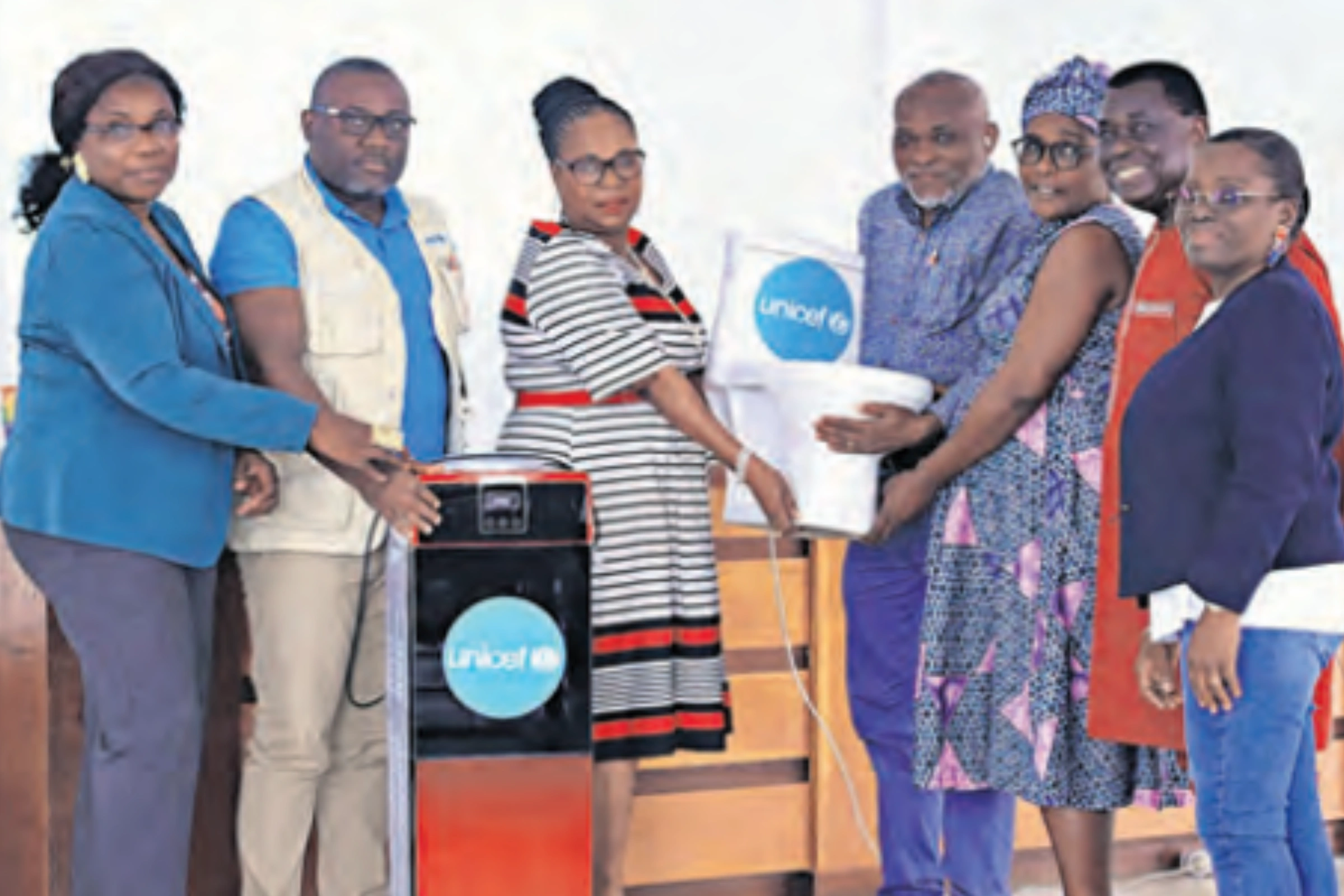 Photo de famille avec la délégation de l’Unicef.