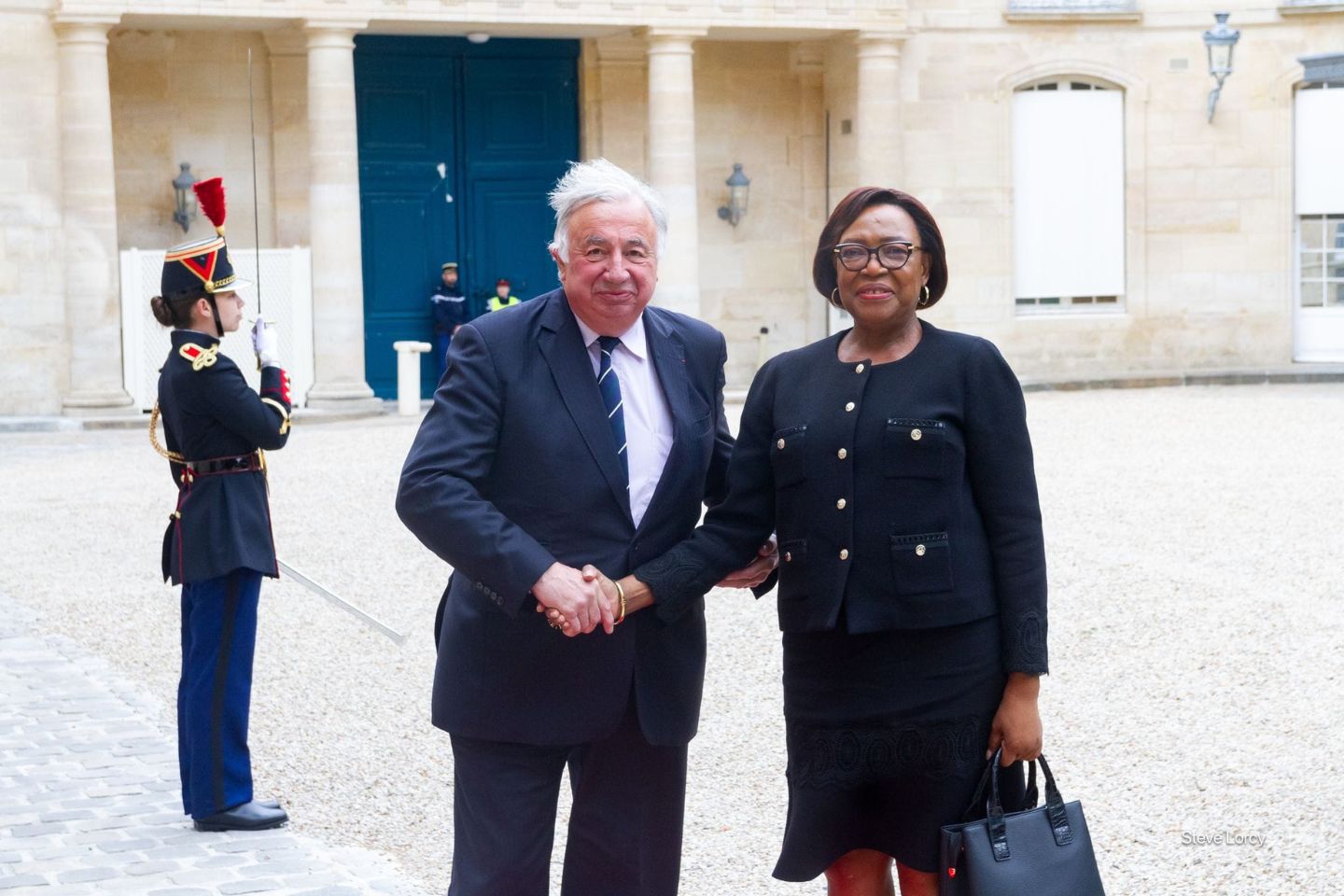 La présidente du Sénat, Paulette Missambo, et son homologue français, Gérard Larcher, lors de leur rencontre.