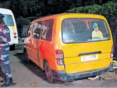 Le bus en panne dans lequel s’est faite la découverte macabre.