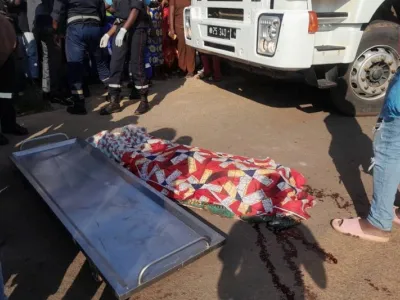 Un instantané de l'accident qui a coûté la vie à un homme au quartier Mingara, à Franceville.