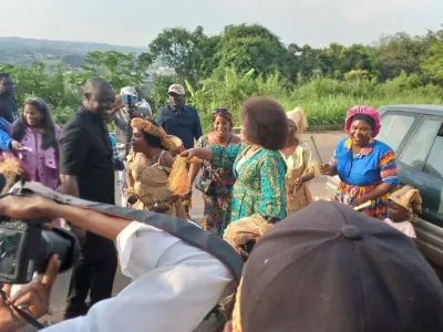 Deux sénateurs accueillis par les femmes des quatre arrondissements de Franceville