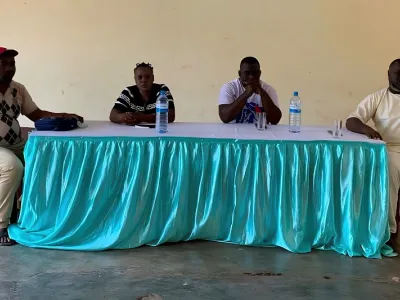 Les délégués face aux agents lors de leur assemblée générale