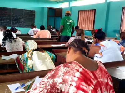 Les candidats planchant hier au concours d’entrée à l’École nationale de développement durable d’Oyem.