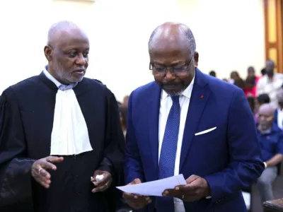 Alain Claude Bilie-By-Nzé, président du parti Ensemble pour le Gabon (EPG) et son avocat