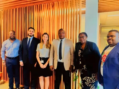 Remise officielle de note électorale à l'ambassade de France au Gabon