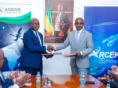 Célestin Kadjidja, président du Conseil de régulation de l'Arcep et Aboubakar Mambimba Ndjoungui, directeur général de l'Ageos