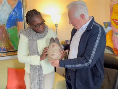 Armande Longo-Moulingui et le collectionneur privé Paul Bory. © DR