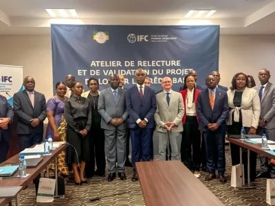 Photo de famille de toutes les parties prenantes