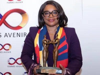 Aurélie Flore Koumba Pambo, prix Femmes Avenir lors de la 9e Conférence Femmes et diplomatie
