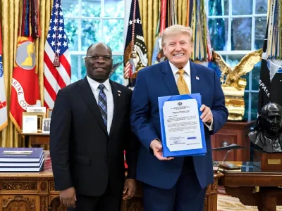 Baudelaire Ndong Ella, ambassadeur du Gabon aux Etats-Unis et Donald Trump, président des Etats-Unis