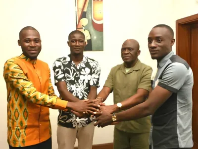 Boris Marlaise Ditsoga, Ghislain Pierre Atcho et Amos Abeigne Abeng autour de Pierre Alain Mounguengui