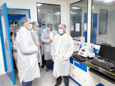Visite de l'usine pharmaceutique de Nkok par le CESEC