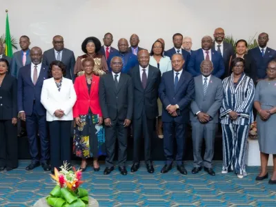 Les officiels lors de la présentation du rapport.