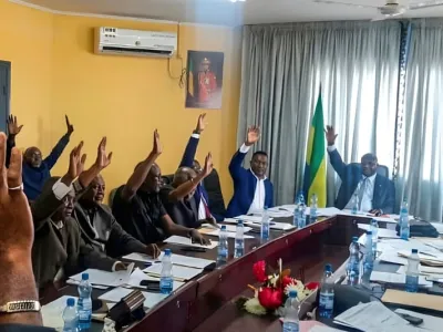 Les conseillers lors de l’adoption du budget 2026 du département de l’Ogooué et des Lacs