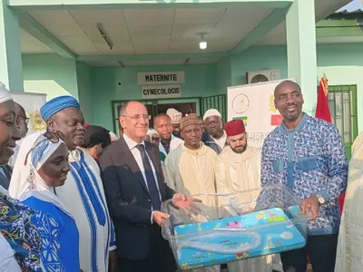 Une séquence de la remise de don à la maternité de Melen