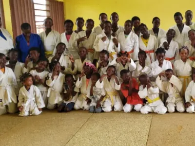 Don de kimonos à Lambaréné par la fegajudo 