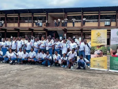 Les élèves du lycée d’Avorbam, après une séance de sensibilisation à l’éducation financière