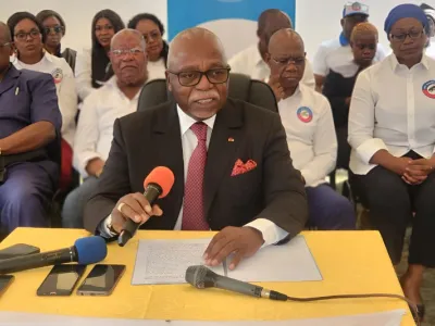  Le leader LD, Guy Nzouba Ndama, plaidant « la solidarité refléchie ou solidarité non-convergence mécanique». © Jocelyn Abila