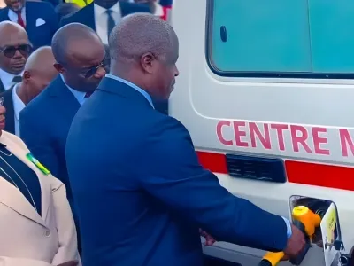 Le vice-président du gouvernement procédant à la mise en service de la station