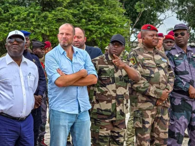 Les ministres gabonais, Hermann Immongault, et belge de la Défense, Theo Francken