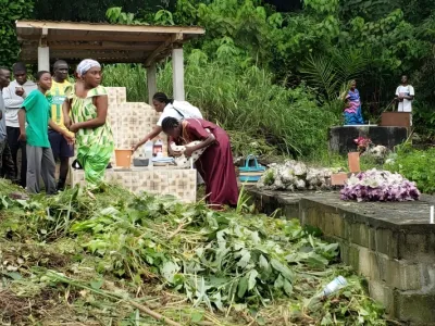 A Lambaréné la Toussaint entre mémoire et désordre funéraire.