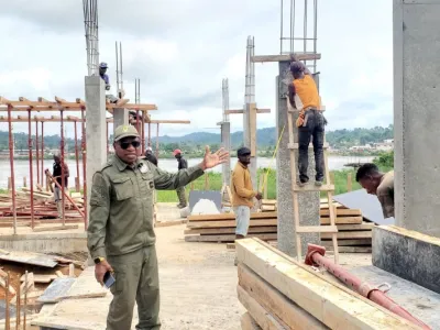 Vue des travaux du marché du débarcadère d’Isaac à Lambarené