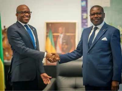 Le ministre des Travaux publics et de la Construction (à droite) et le vice-président de la BDEAC. © DR