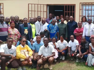 Réunion à la salle polyvalente du lycée technique Fulbert Bogotha de Moanda