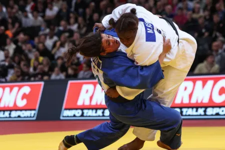 Marthe Avaro (en blanc), battue d'entrée face à la Coréenne Lee Hyeon-ji