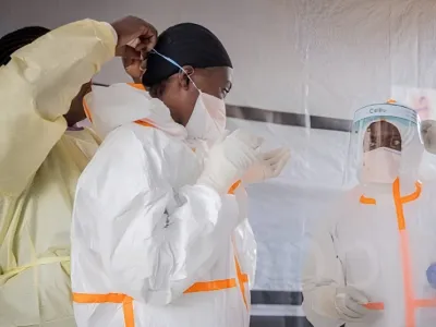 Médecins qui luttent contre l'épidémie d'Ebola