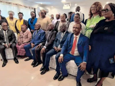Photo de famille après l’ouverture des travaux