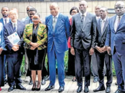 Le ministre de la Justice par intérim et les participants après l’ouverture de l’atelier.