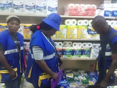 Mission de la Direct ion générale de la concurrence, de la consommation et de la répression des fraudes (DGCCRF) dans un magasin