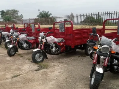 Une vue des motos bennes faisant partie du lot d’équipements remis aux agriculteurs et coopératives agricoles de la Nyanga.