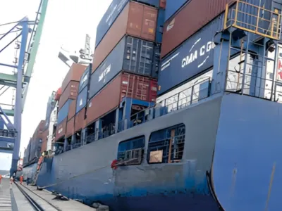 Navire à Quai au port d'Owendo