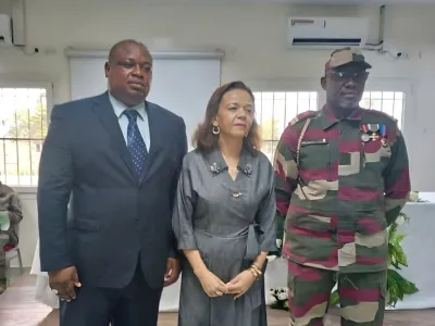 Autour du ministre de la Santé, le médecin colonel Edmery Mpouho et le Pr Dyatta (g)