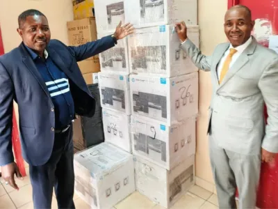 Le matériel réceptionné par le recteur de l'UOB.