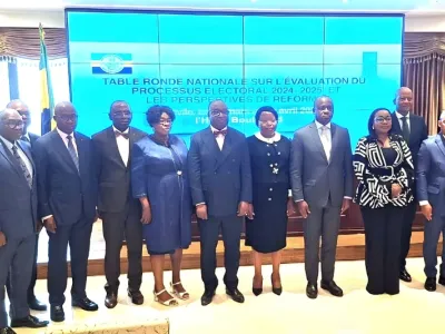 Les officiels lors du lancement de la table ronde nationale sur l’évaluation du processus électoral 2024-2025