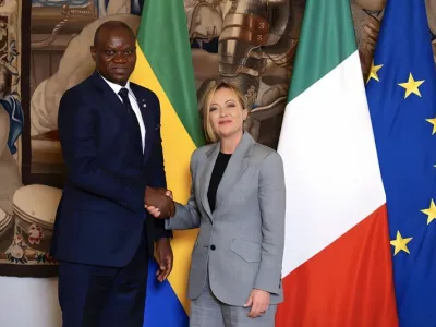Brice Clotaire Oligui Nguema, président du Gabon et la présidente du Conseil des ministres italien, Giorgia Meloni