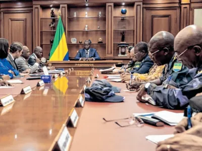 Brice Clotaire Oligui Nguema, président du Gabon, les responsables de la SEEG et de Suez