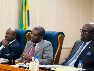 Régis Onanga Ndiaye, président de l’Assemblée nationale, et les membres de l'assemblée