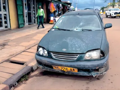 Oyem : un enfant traîné sur près de 30 mètres par un véhicule fou