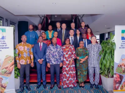 Les participants au dialogue autour du ministre de l’Agriculture.