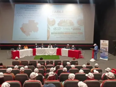 Participants à la table ronde sur le devenir du département d’Etimboué