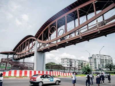 La passerelle du haut de laquelle l’élève en classe de première scientifique (1re S) au Lycée national Léon-Mba a sauté