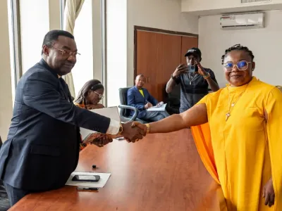 Fernand Paulin Joumas dit Salamba, maire de franceville et Lydie Flore Okoumba, présidente du syndicat municipal