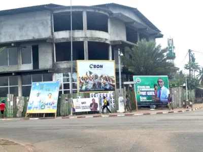 À Port-Gentil, chaque lieu devient une vitrine improvisée pour les candidats.