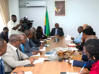 Edgard Moukoumbi, ministre des Travaux publics lors de la présentation du traitement contre le paludisme